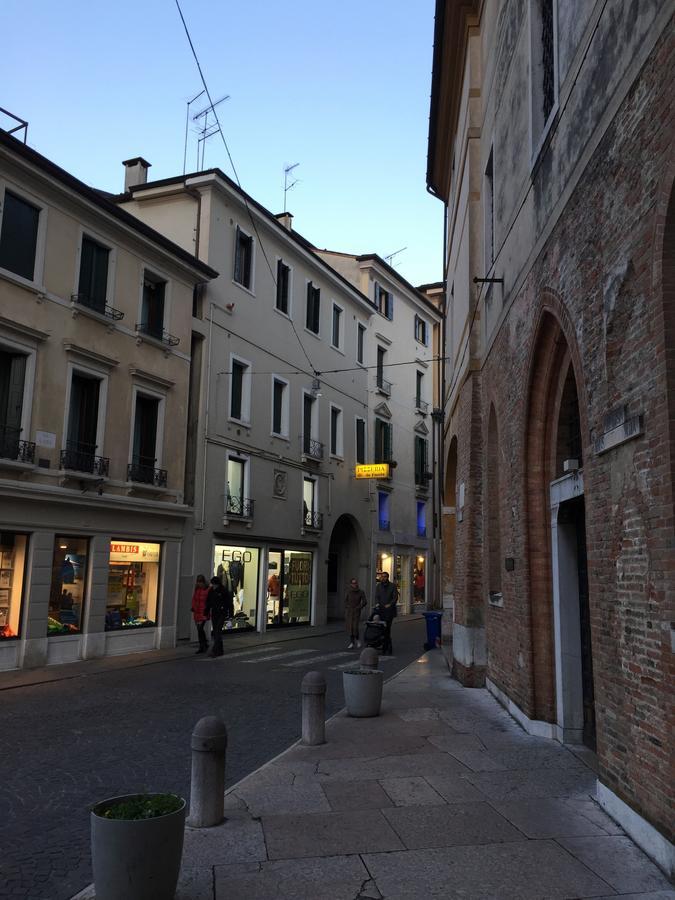 Portico Oscuro Deluxe Apartment - Centro Citta Treviso Kültér fotó