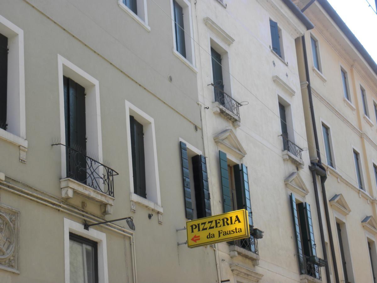 Portico Oscuro Deluxe Apartment - Centro Citta Treviso Kültér fotó